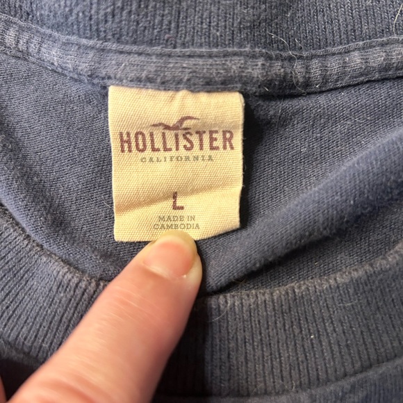 Men’s Hollister Navy Blue T Shirt. Size large - Picture 2 of 3